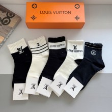 超奇跡の入荷☆ ルイヴィトン 偽物通販 定番アルファベットロゴの中にストッキング