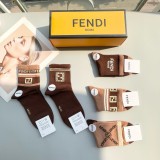 日本未入荷 フェンディ コピーおすすめ の秋冬用中筒靴下