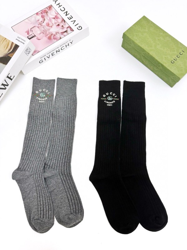 【限定】 グッチ スーパーコピー クラシックアルファベットロゴ純綿靴下下腿スタッズソックス