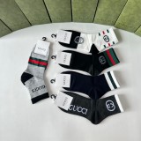 入手困難 グッチ コピーおすすめ ミディアムスタッズソックス
