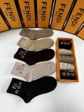日本未入荷 フェンディ 偽物通販 定番ミドル丈スタッズソックス