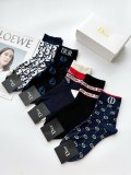 大人気 ディオール n級品 の定番アルファベットロゴ純綿中筒ソックス