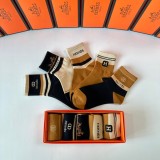 超奇跡の入荷☆ エルメス 激安偽物 ミドル丈スタッズソックス