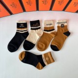 超奇跡の入荷☆ エルメス 激安偽物 ミドル丈スタッズソックス