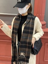 入手困難 バーバリー n級品 カップル用マフラー