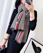 日本未入荷 グッチ 激安偽物 ミツバチの人字柄カラーウールマフラー