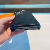 使い勝手良し ルイヴィトン スーパーコピー Lv新型携帯ケース半包突孔カメラレイシ紋エンボスカード携帯ケース