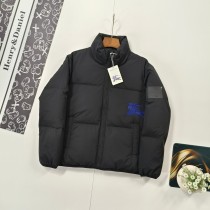 使い勝手良し バーバリー スーパーコピー 青い戦馬刺繍柄肩皮マークはスタンドカラーのダウンジャケット
