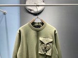 累積売上総額第１位！プラダ 激安通販 2024秋冬の新作皮張りポケットラウンドネックパーカー下着ジャケット