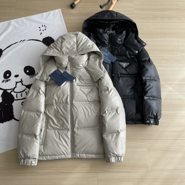 入手困難 プラダ n級品 24 FWゴム押え三角鉄ブランドゴム押えカップル冬の保温ダウンジャケット2色