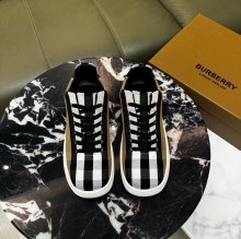 日本未入荷 バーバリー n級品 のカジュアルファッショントレンドシューズ
