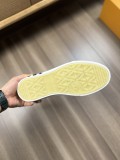 稀少 ルイヴィトン スーパーコピー 転紋牛革圧孔ブランドトーテムカジュアルシューズ