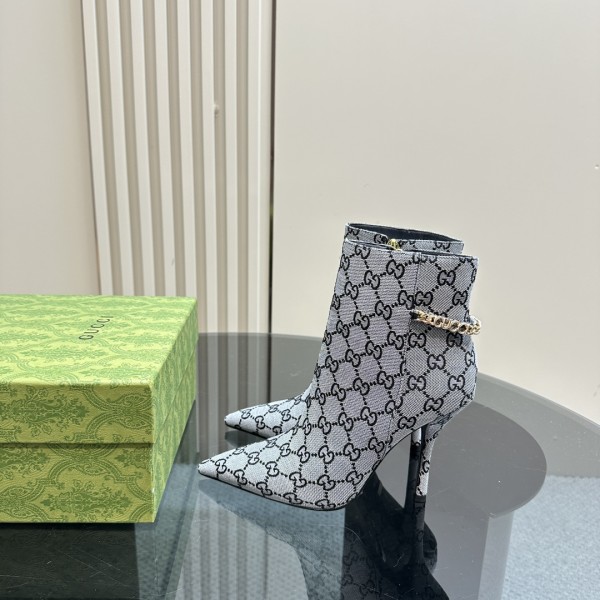 一目惚れ♪ グッチ スーパーコピー Gucci定番爆款秋冬尖頭チェーンハイヒールショートブーツ