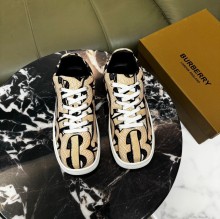 追跡付 バーバリー コピーおすすめ のカジュアルファッショントレンドシューズ