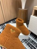 入手困難 プラダ 激安通販 24 Ss秋冬Pradaトライアングルムートンショートブーツスノーブーツ