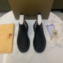 日本未入荷 バーバリー  激安通販 メンズの最新ビジネスカジュアルシューズ
