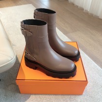入手困難 エルメス n級品 24 ss新色マーチンブーツ