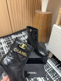 超奇跡の入荷☆ シャネル 激安偽物 秋冬のChanel*スパイスメタルバックルの太ヒールショートブーツ
