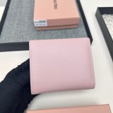 累積売上総額第１位！ ミュウミュウ 偽物通販 短財布