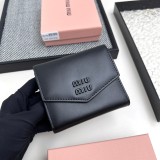 使い勝手良し ミュウミュウ 偽物通販 短財布