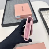 稀少 ミュウミュウ 偽物通販 短財布