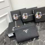 追跡付 プラダ コピーおすすめ  短財布