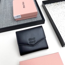 使い勝手良し ミュウミュウ 偽物通販 短財布