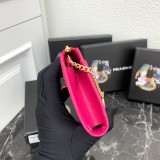 ★超人気  プラダ 偽物通販 短財布