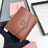 超話題! ミュウミュウ  n級品 短財布