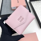 入手困難 ミュウミュウ スーパーコピー 短財布