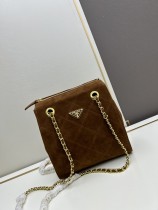 日本未入荷 プラダ  n級品 レディース コーヒーカラースエードチェーンショルダーバッグ-