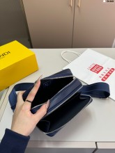 追跡付 フェンディ 激安偽物  の新しいカメラバッグ