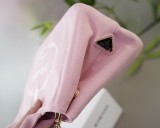 高品質 プラダ 激安通販  ショルダーバッグを斜め掛けにする