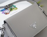 累積売上総額第１位！プラダ  n級品  ショルダーバッグを斜め掛けにする