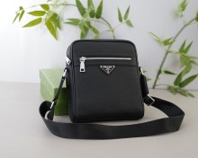 大人気 プラダ  n級品 メンズショルダーバッグを斜め掛