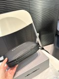 累積売上総額第１位！バレンシアガ スーパーコピー のカメラバッグ