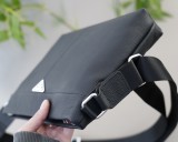 ★超人気 プラダ スーパーコピー メンズショルダーバッグを斜め掛
