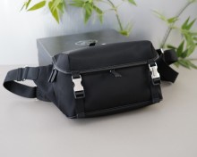 超奇跡の入荷☆  プラダ コピーおすすめ メンズショルダーバッグを斜め掛