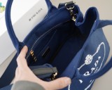 ★超人気 プラダ コピー  ショルダーバッグを斜め掛けにする