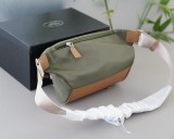 日本未入荷 プラダ コピー メンズショルダーバッグを斜め掛