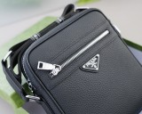 大人気 プラダ  n級品 メンズショルダーバッグを斜め掛
