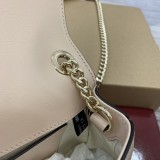 一目惚れ♪  グッチ  n級品 ショルダーバック
