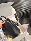 累積売上総額第１位！ ロエベ コピー ショルダーバッグ