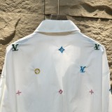 高品質   ルイヴィトン スーパーコピー のポケットに貼られたブーゲンビリア刺繍の白シャツコート2色