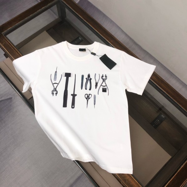 累積売上総額第１位！フェンディコピーおすすめ 2025の最新半袖Tシャツ