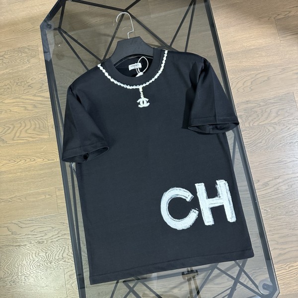 超奇跡の入荷☆ シャネル コピー 2025ネックレスロゴ柄ラウンドネックコットンTシャツ半袖2色