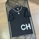 超奇跡の入荷☆ シャネル コピー 2025ネックレスロゴ柄ラウンドネックコットンTシャツ半袖2色