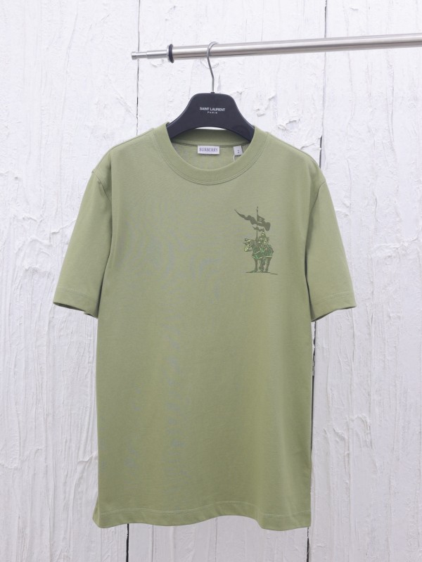 入手困難 バーバリー スーパーコピー 25ss春夏新作ロゴ馬術騎士プリント丸首Tシャツ