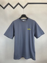 【話題商品！】 バーバリー n級品 2025 SSミツバチプリント植毛半袖Tシャツ