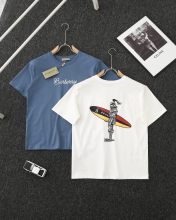 日本未入荷 バーバリー コピー スケッチプラカードプリント夏の丸首半袖Tシャツ2色